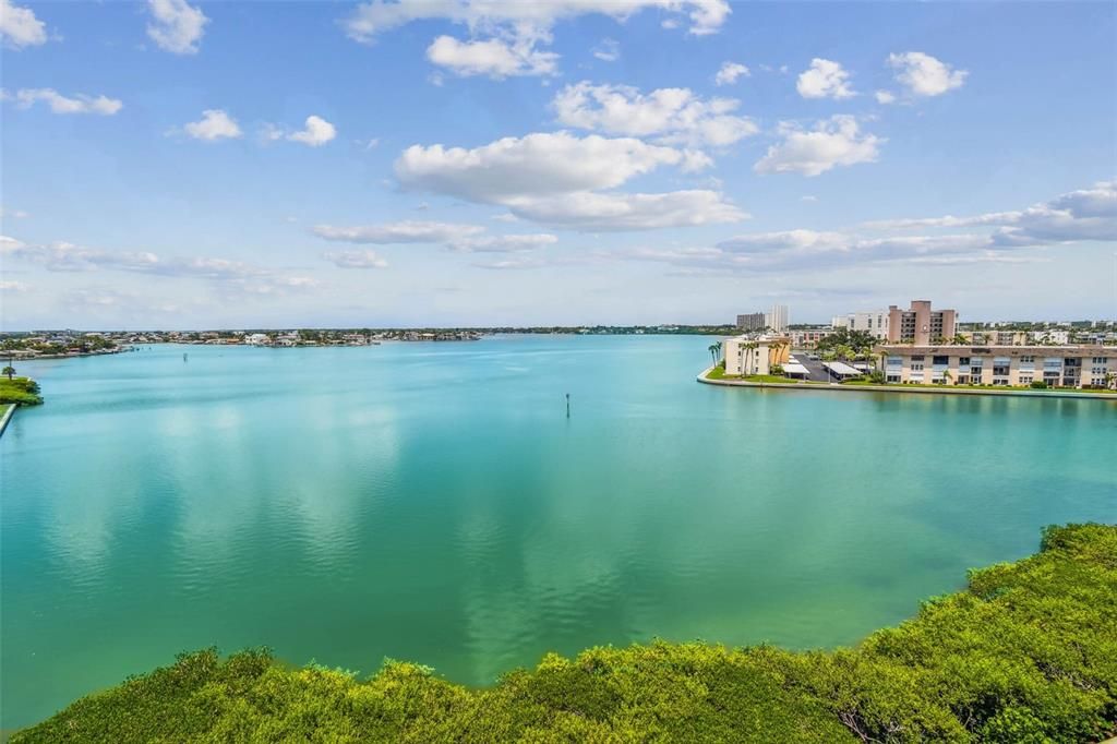 For Sale: $450,000 (2 beds, 2 baths, 1145 Square Feet)