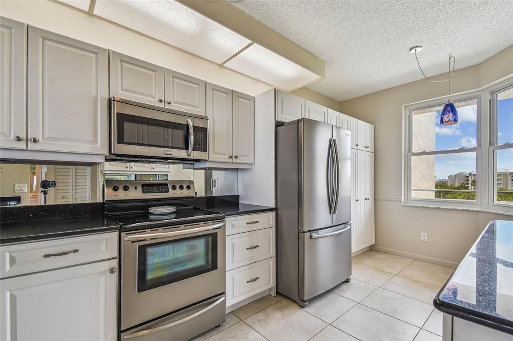 For Sale: $450,000 (2 beds, 2 baths, 1145 Square Feet)