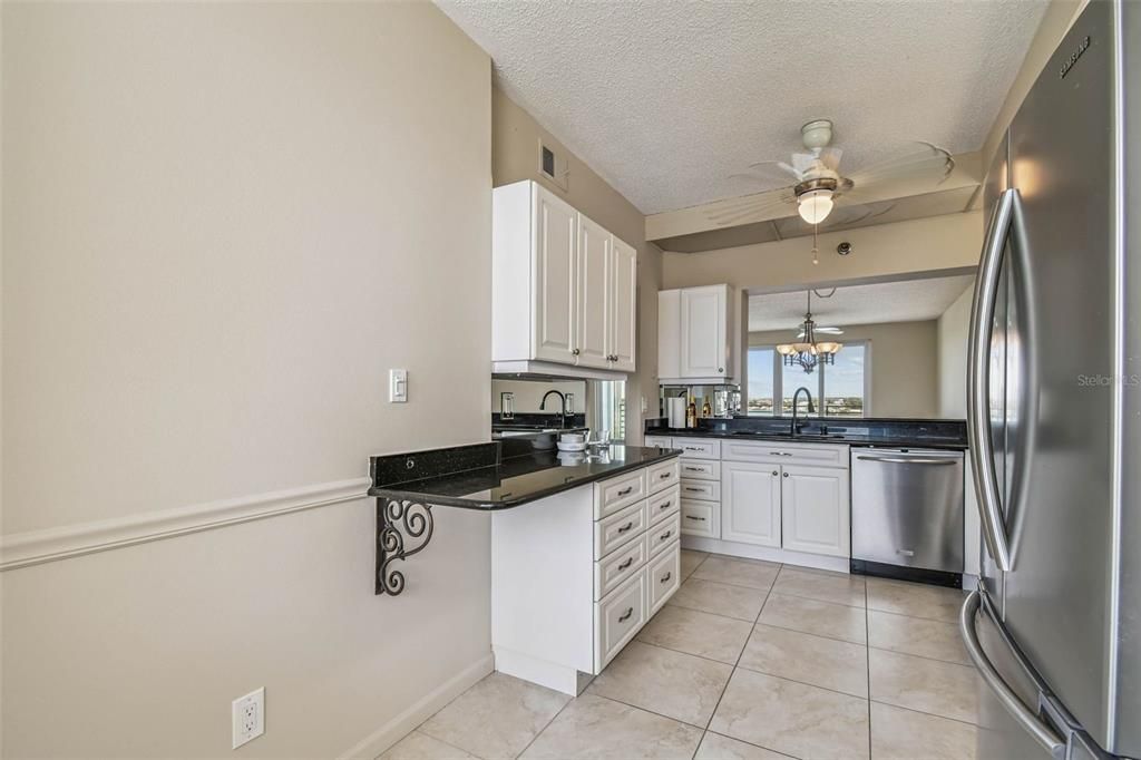 For Sale: $450,000 (2 beds, 2 baths, 1145 Square Feet)