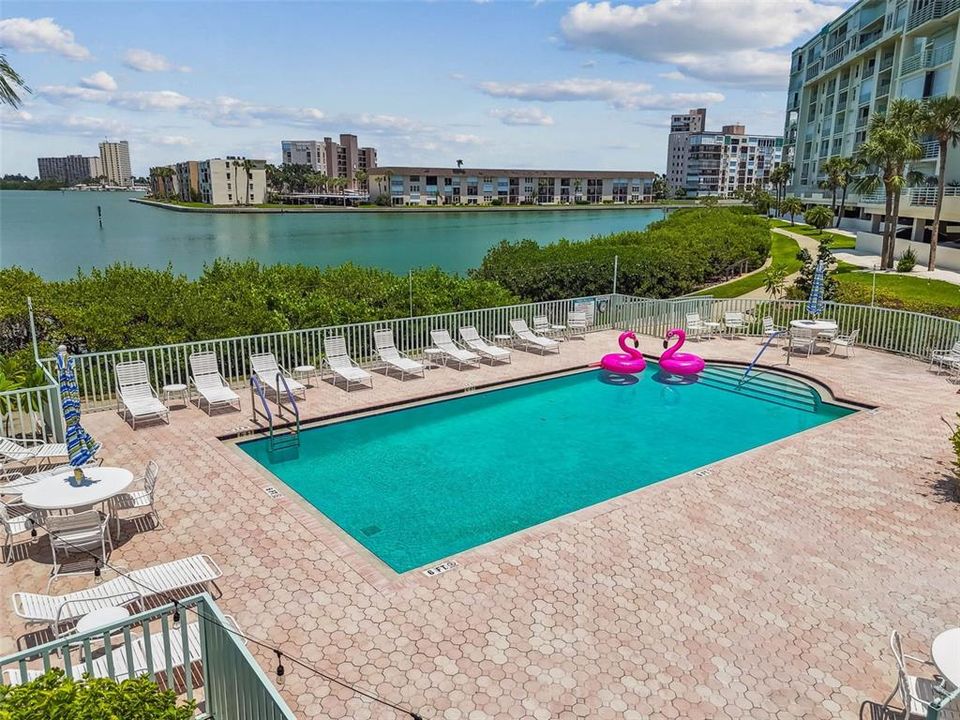 For Sale: $450,000 (2 beds, 2 baths, 1145 Square Feet)