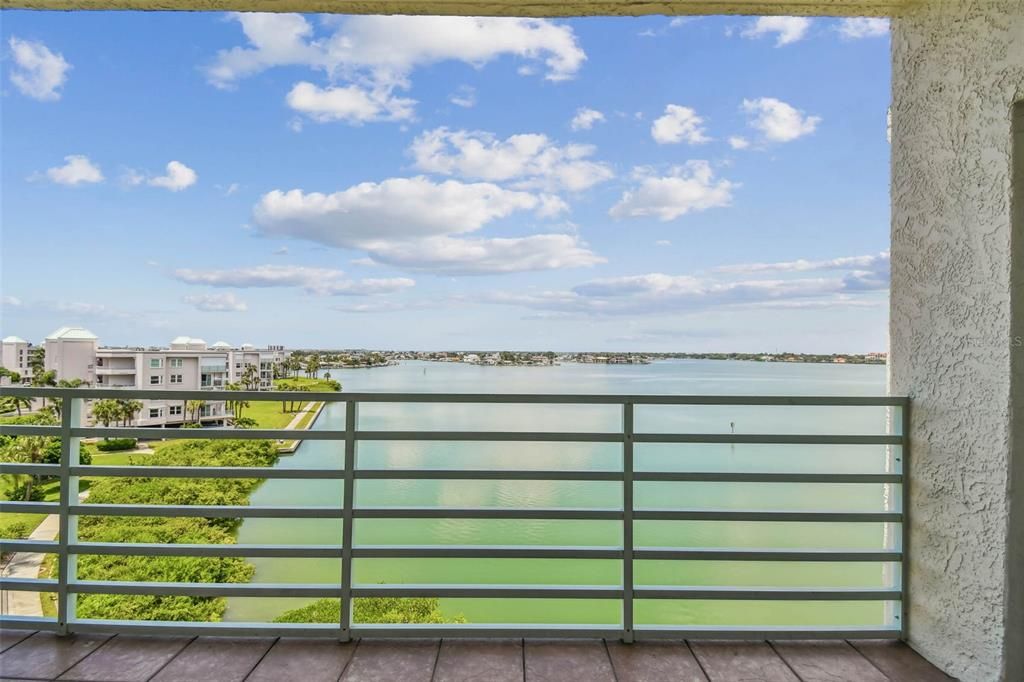 For Sale: $450,000 (2 beds, 2 baths, 1145 Square Feet)