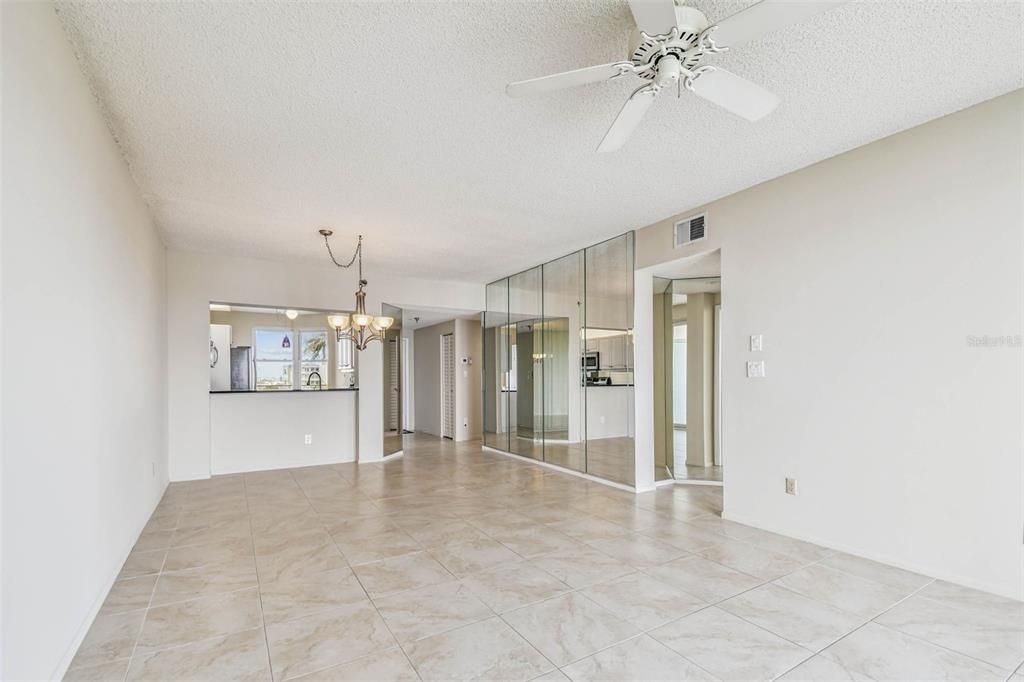 For Sale: $450,000 (2 beds, 2 baths, 1145 Square Feet)