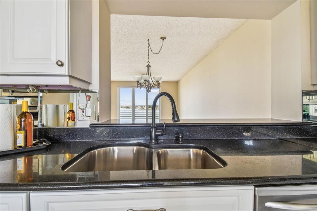 For Sale: $450,000 (2 beds, 2 baths, 1145 Square Feet)