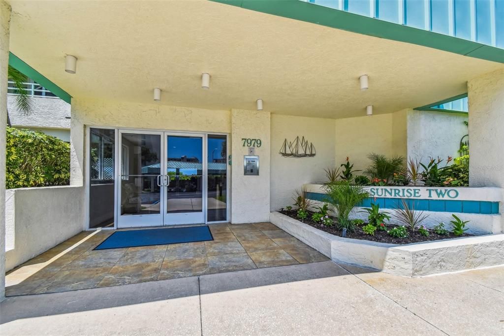 For Sale: $450,000 (2 beds, 2 baths, 1145 Square Feet)