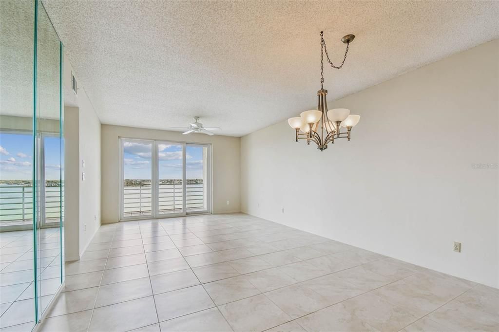 For Sale: $450,000 (2 beds, 2 baths, 1145 Square Feet)