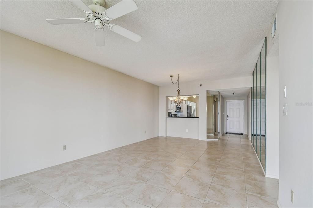 For Sale: $450,000 (2 beds, 2 baths, 1145 Square Feet)