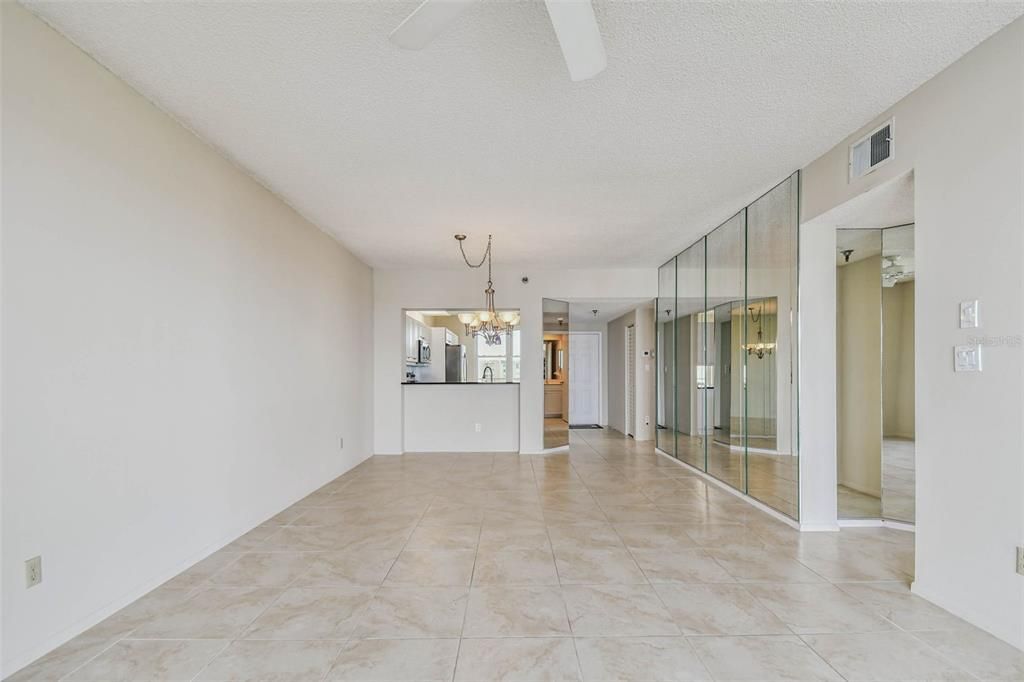 For Sale: $450,000 (2 beds, 2 baths, 1145 Square Feet)