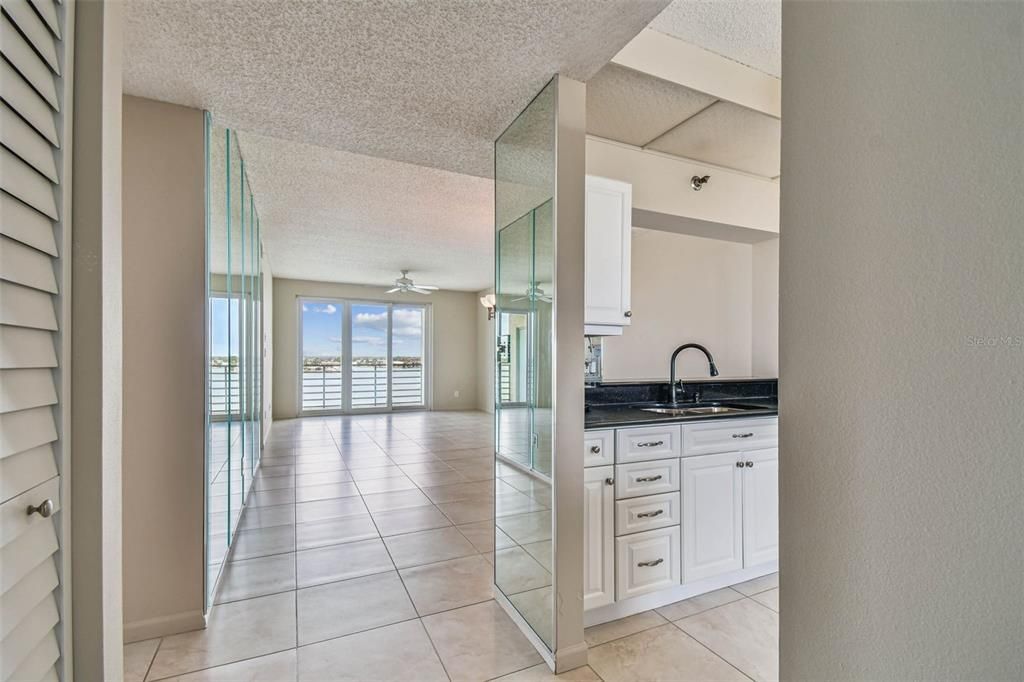 For Sale: $450,000 (2 beds, 2 baths, 1145 Square Feet)