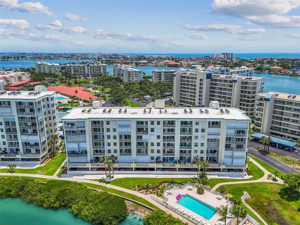 For Sale: $450,000 (2 beds, 2 baths, 1145 Square Feet)