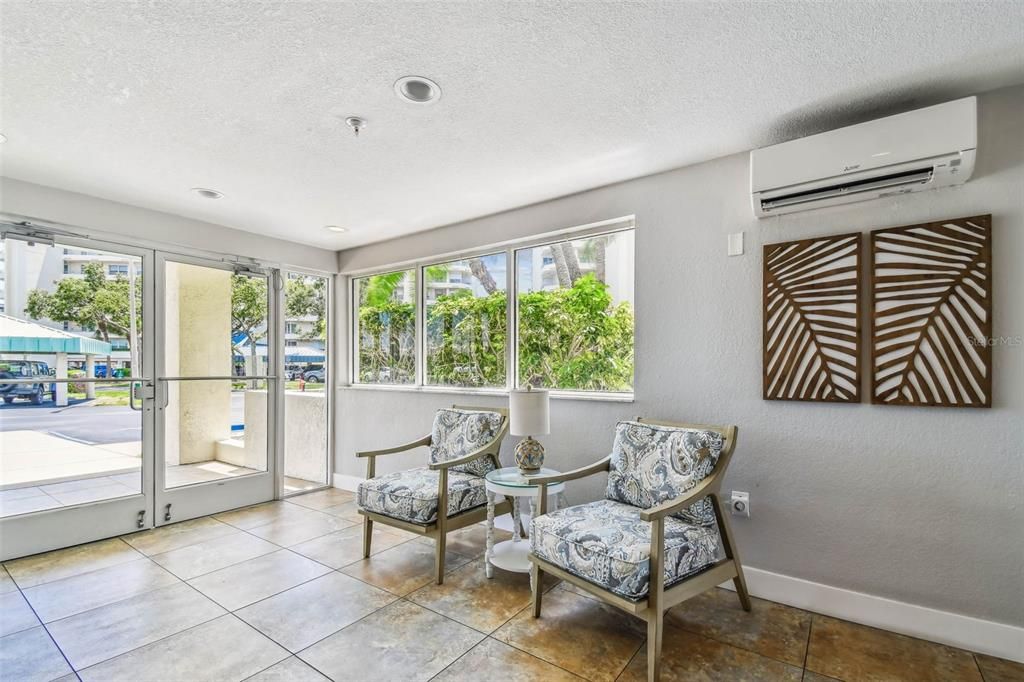 For Sale: $450,000 (2 beds, 2 baths, 1145 Square Feet)