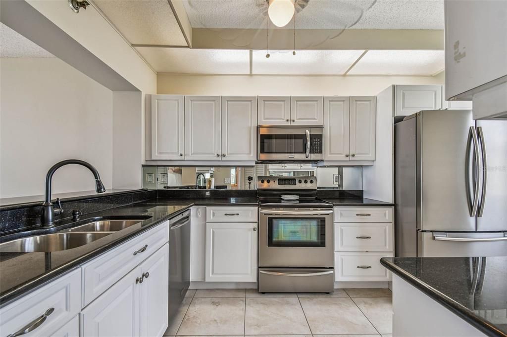 For Sale: $450,000 (2 beds, 2 baths, 1145 Square Feet)