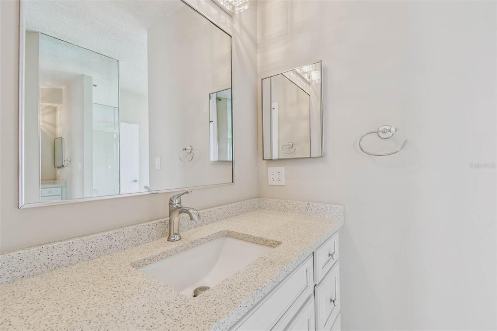 For Sale: $450,000 (2 beds, 2 baths, 1145 Square Feet)