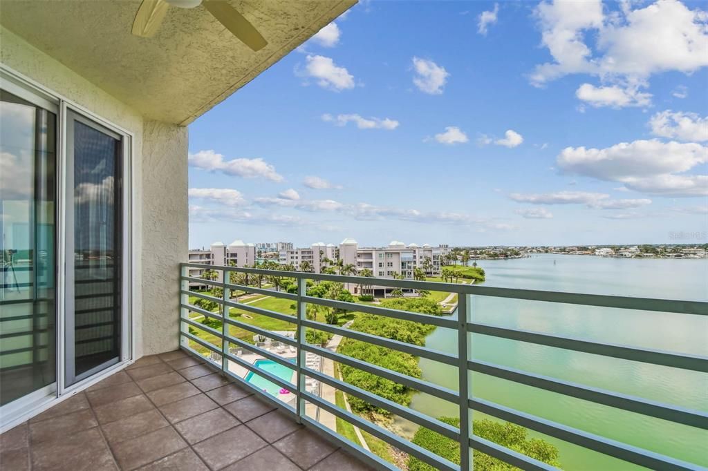 For Sale: $450,000 (2 beds, 2 baths, 1145 Square Feet)