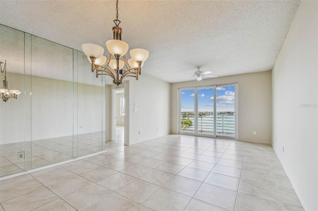 For Sale: $450,000 (2 beds, 2 baths, 1145 Square Feet)