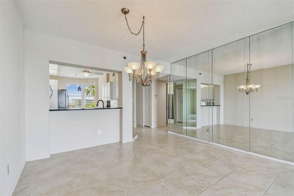 For Sale: $450,000 (2 beds, 2 baths, 1145 Square Feet)