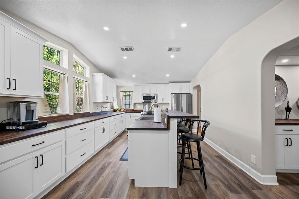 En Venta: $499,900 (3 camas, 2 baños, 1932 Pies cuadrados)