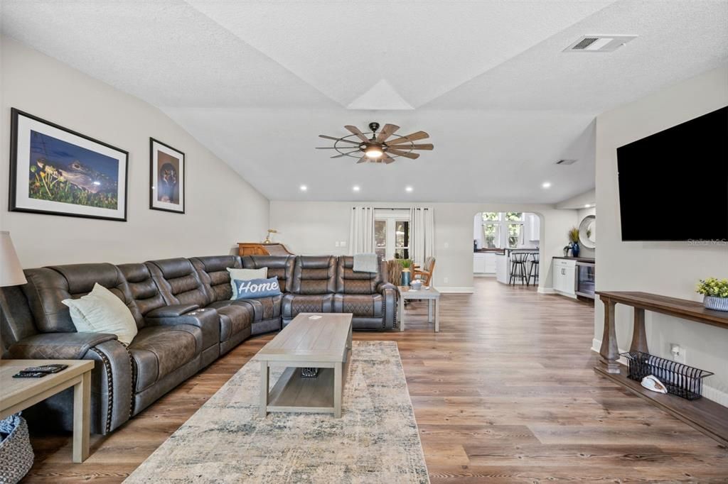 En Venta: $499,900 (3 camas, 2 baños, 1932 Pies cuadrados)