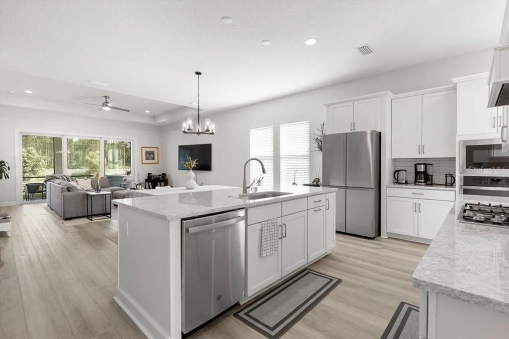 En Venta: $635,000 (4 camas, 3 baños, 2730 Pies cuadrados)