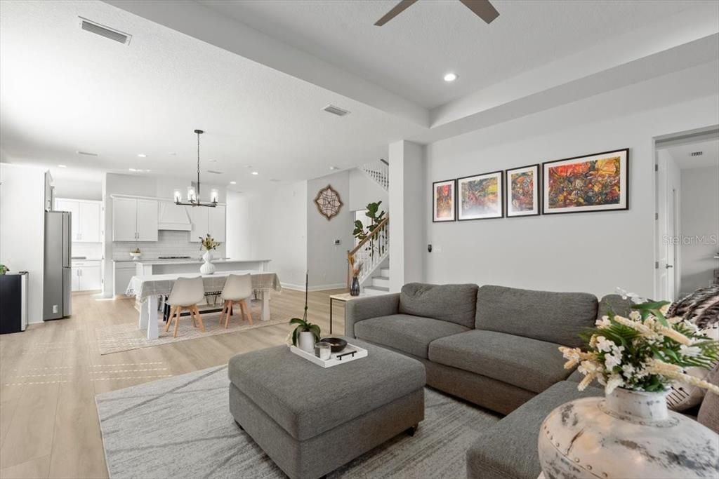 En Venta: $635,000 (4 camas, 3 baños, 2730 Pies cuadrados)