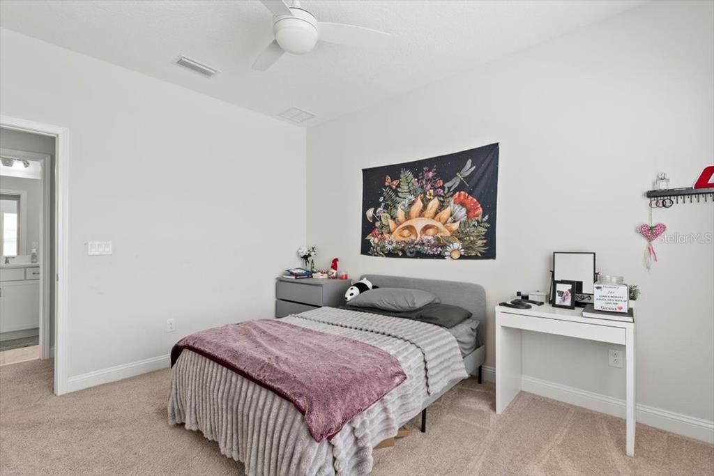 En Venta: $635,000 (4 camas, 3 baños, 2730 Pies cuadrados)