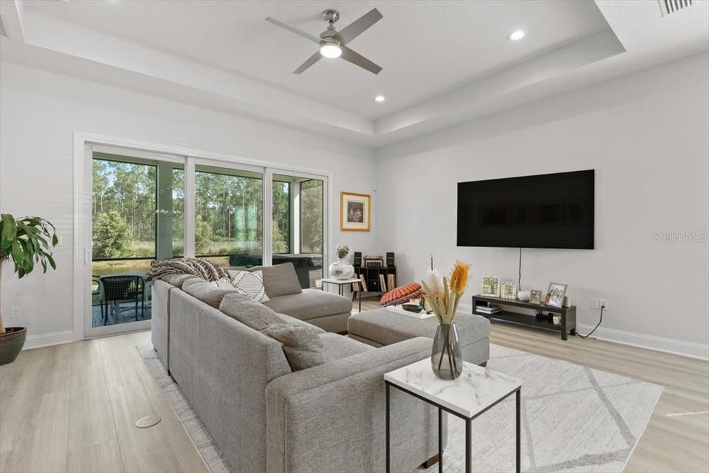 En Venta: $635,000 (4 camas, 3 baños, 2730 Pies cuadrados)