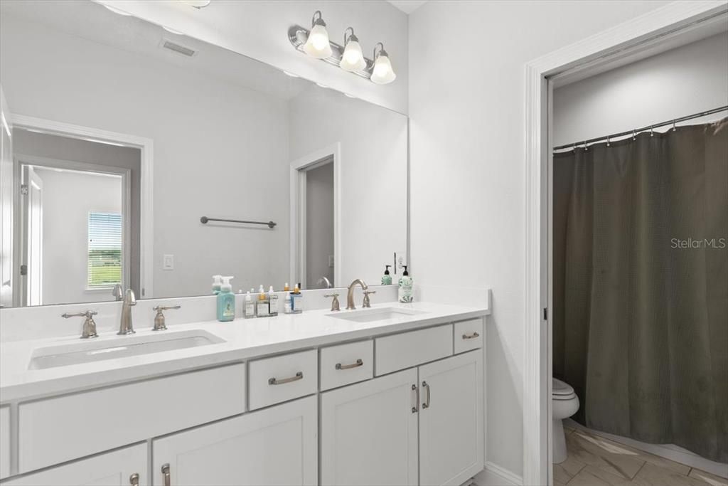 En Venta: $635,000 (4 camas, 3 baños, 2730 Pies cuadrados)