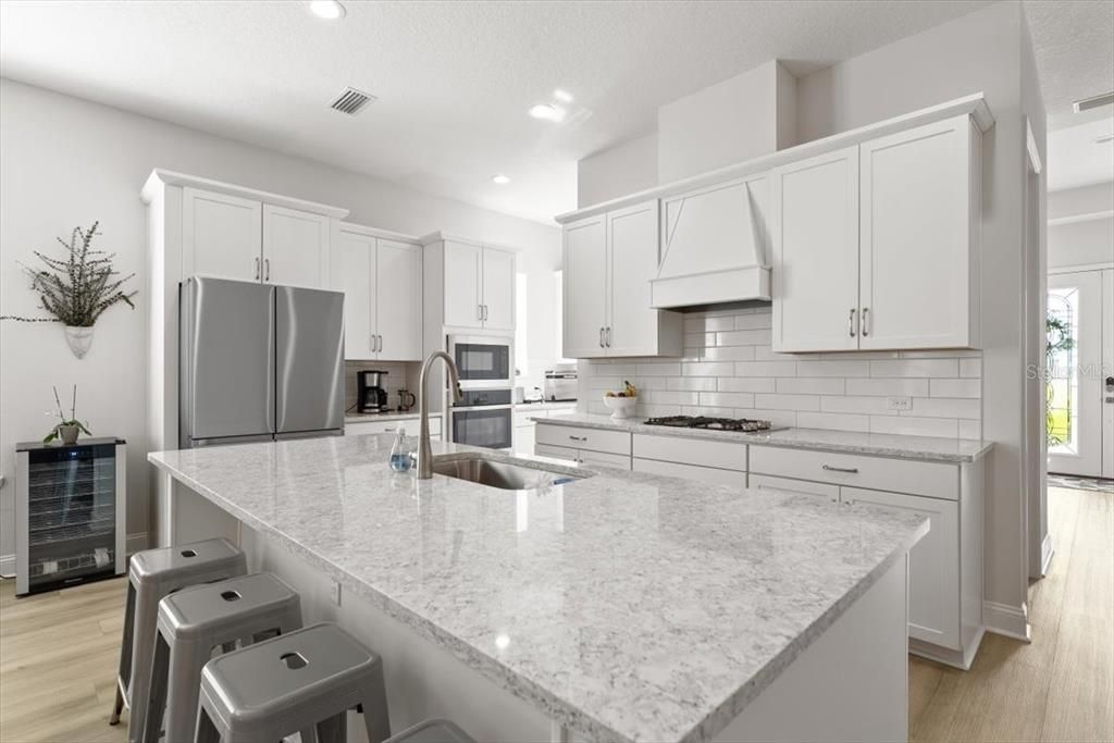 En Venta: $635,000 (4 camas, 3 baños, 2730 Pies cuadrados)