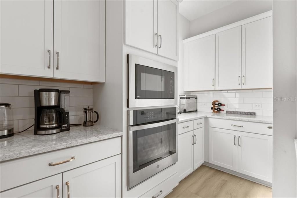 En Venta: $635,000 (4 camas, 3 baños, 2730 Pies cuadrados)