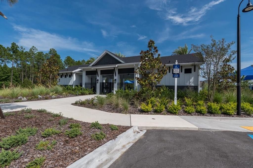 En Venta: $635,000 (4 camas, 3 baños, 2730 Pies cuadrados)