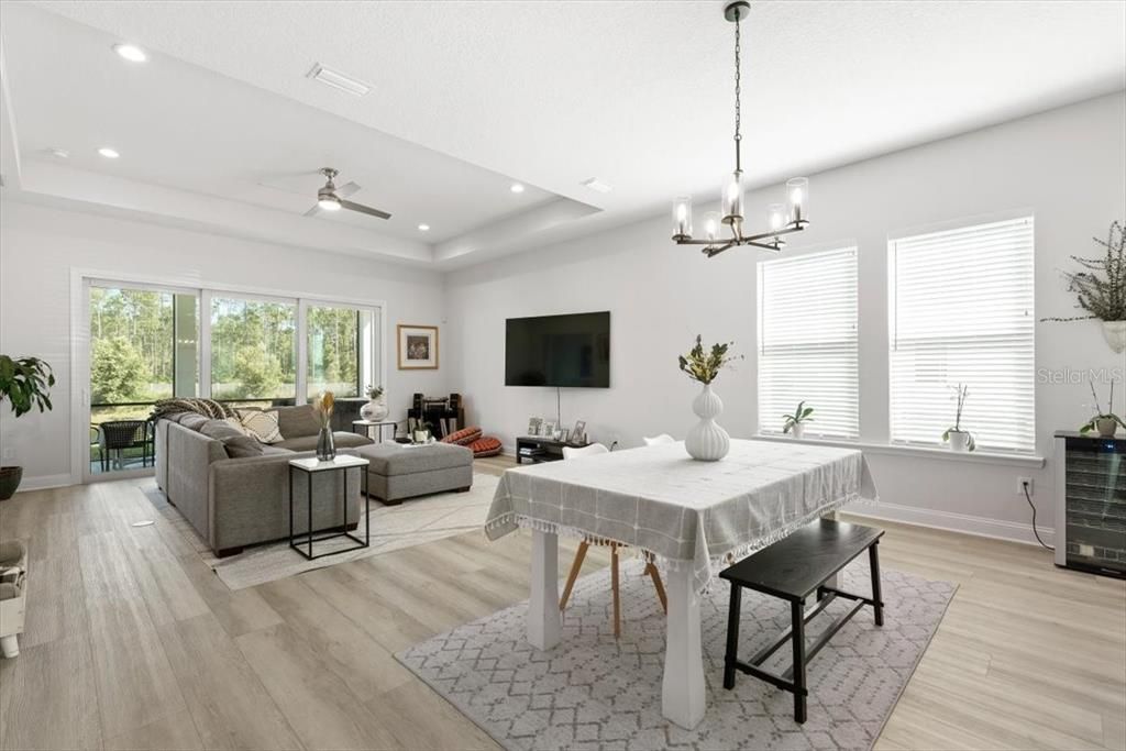 En Venta: $635,000 (4 camas, 3 baños, 2730 Pies cuadrados)