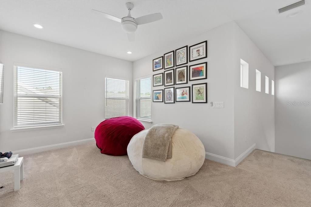 En Venta: $635,000 (4 camas, 3 baños, 2730 Pies cuadrados)