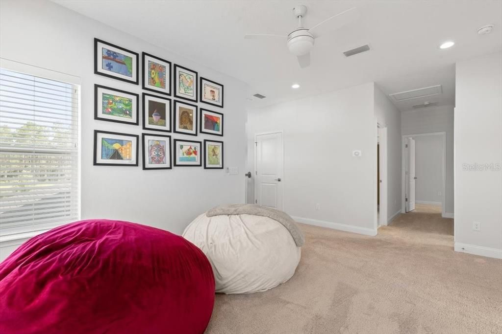 En Venta: $635,000 (4 camas, 3 baños, 2730 Pies cuadrados)