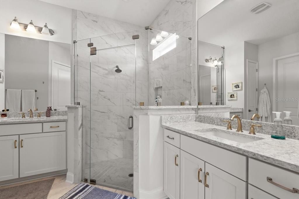 En Venta: $635,000 (4 camas, 3 baños, 2730 Pies cuadrados)