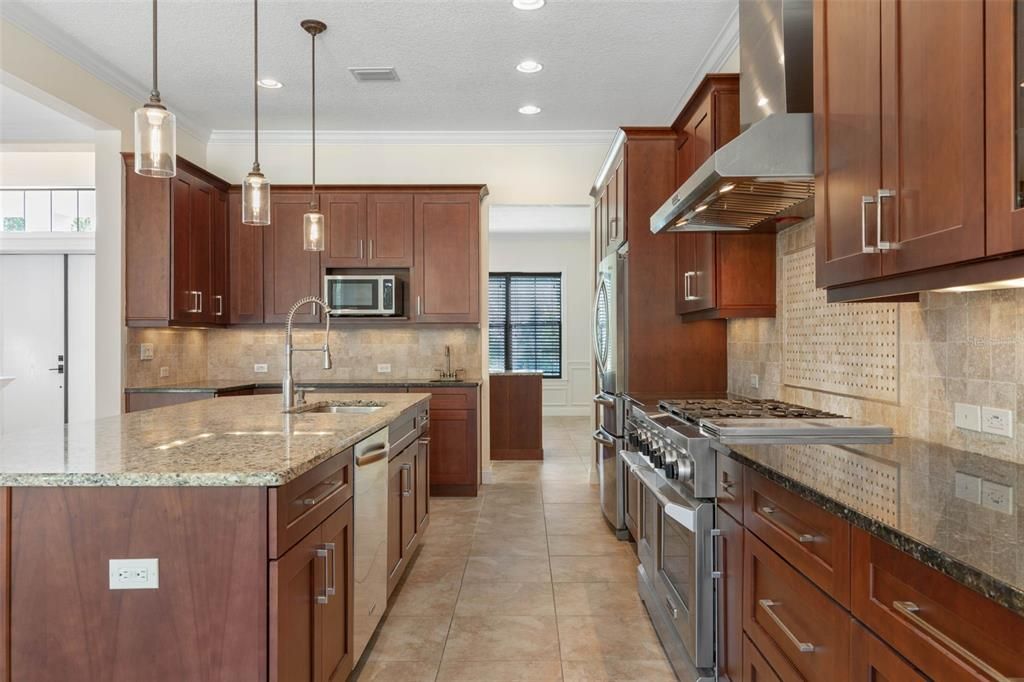 待售: $1,399,000 (5 贝兹, 4 浴室, 4079 平方英尺)