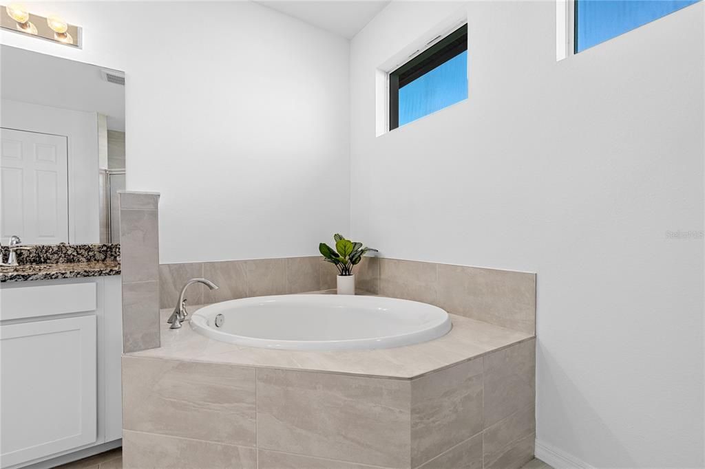 待售: $519,000 (4 贝兹, 3 浴室, 2396 平方英尺)