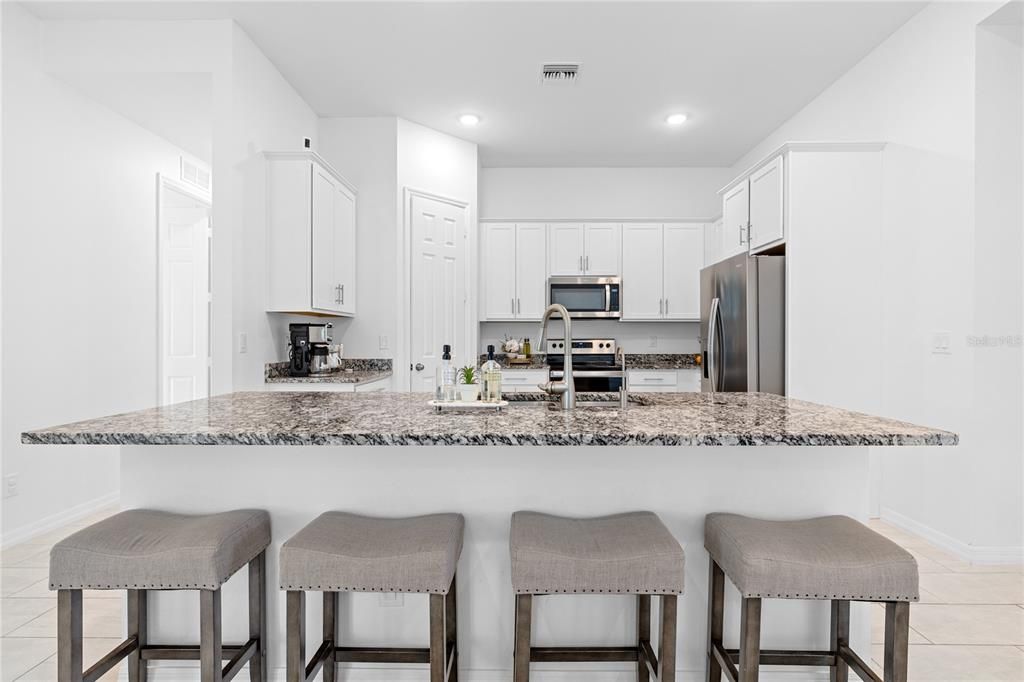 待售: $519,000 (4 贝兹, 3 浴室, 2396 平方英尺)