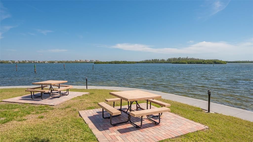 На продажу: $538,000 (2 спален, 2 ванн, 1233 Квадратных фут)