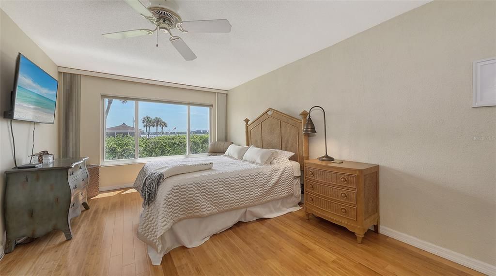 На продажу: $538,000 (2 спален, 2 ванн, 1233 Квадратных фут)