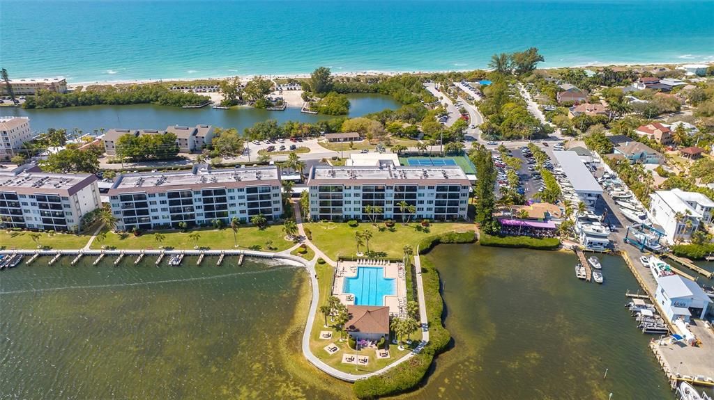 На продажу: $538,000 (2 спален, 2 ванн, 1233 Квадратных фут)