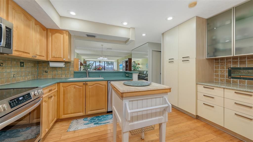 На продажу: $538,000 (2 спален, 2 ванн, 1233 Квадратных фут)