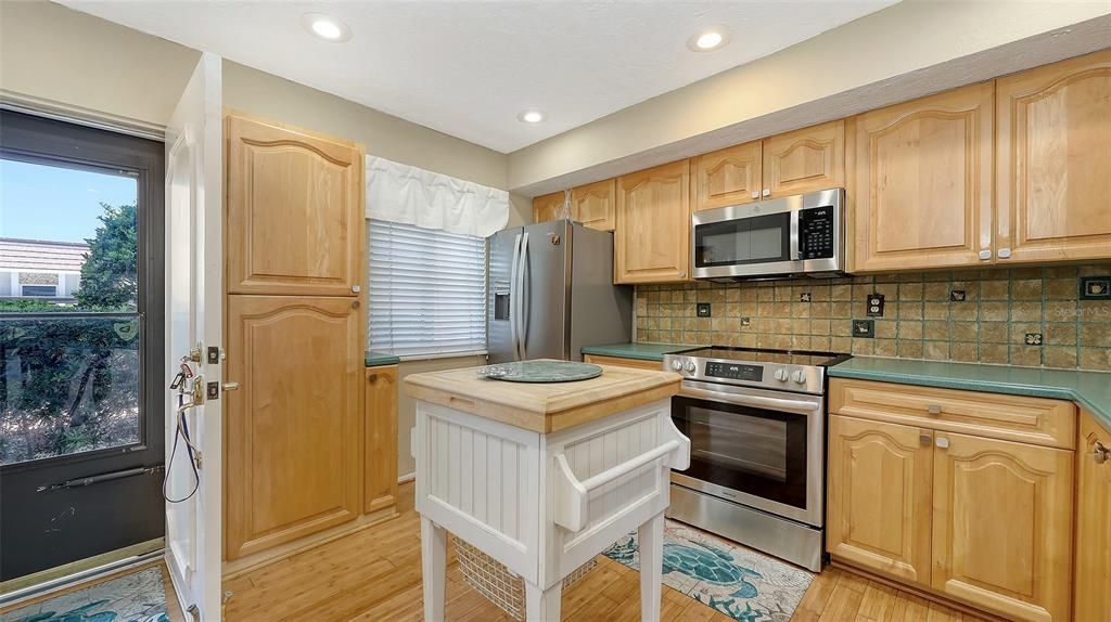 На продажу: $538,000 (2 спален, 2 ванн, 1233 Квадратных фут)