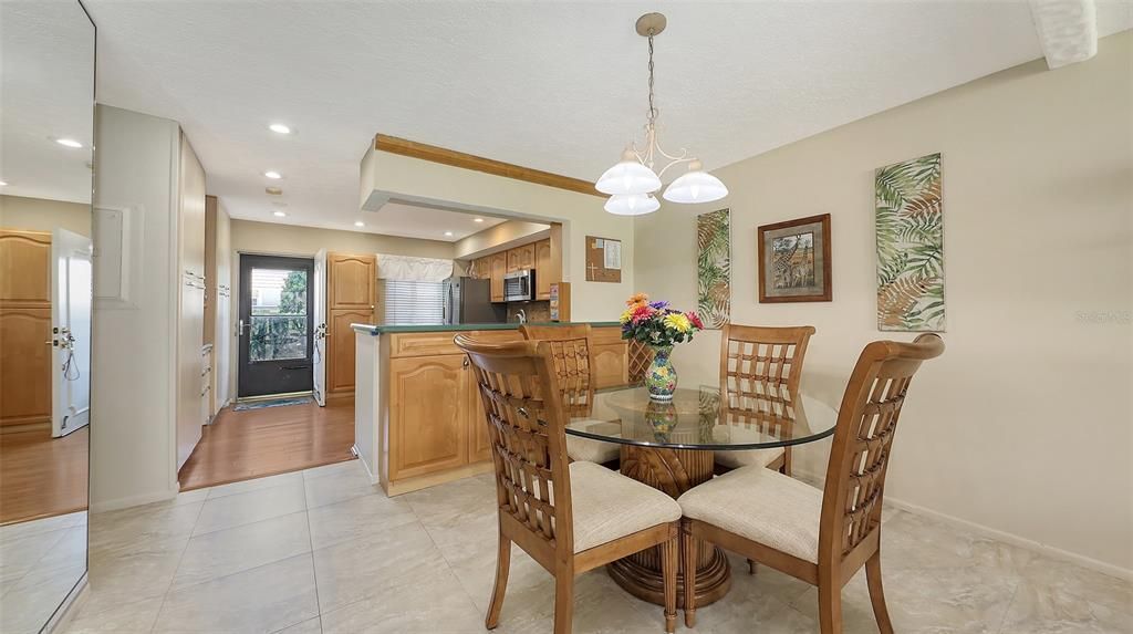 На продажу: $538,000 (2 спален, 2 ванн, 1233 Квадратных фут)