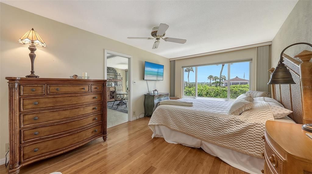 На продажу: $538,000 (2 спален, 2 ванн, 1233 Квадратных фут)