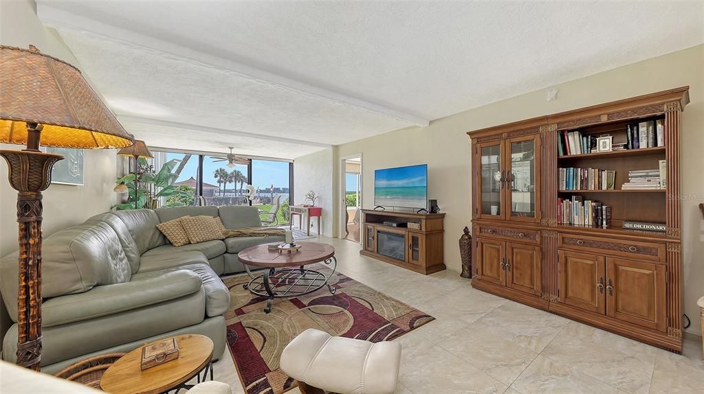 На продажу: $538,000 (2 спален, 2 ванн, 1233 Квадратных фут)