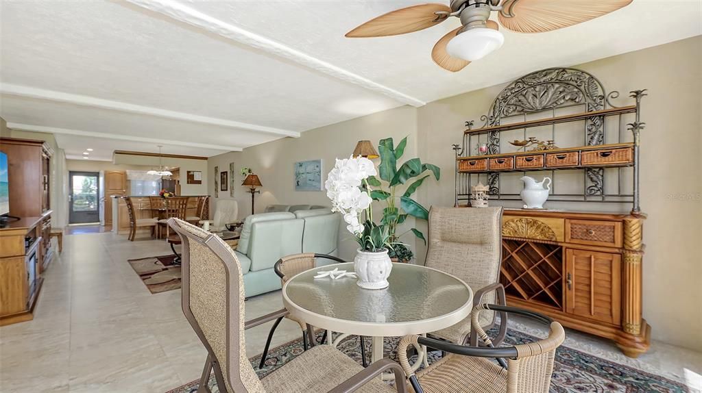 На продажу: $538,000 (2 спален, 2 ванн, 1233 Квадратных фут)