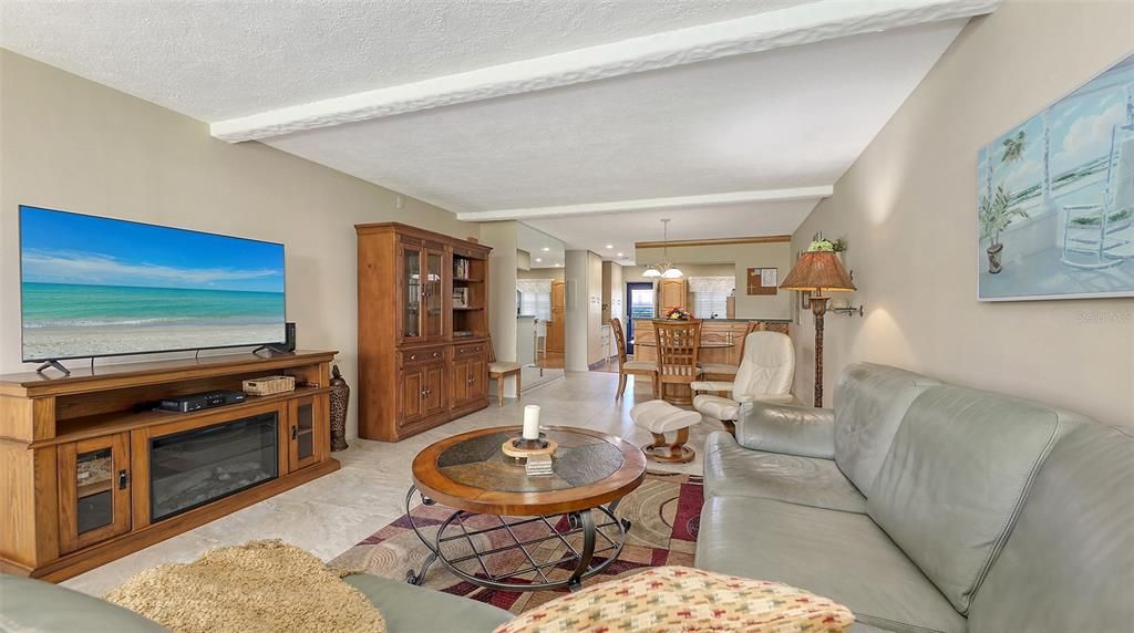 На продажу: $538,000 (2 спален, 2 ванн, 1233 Квадратных фут)