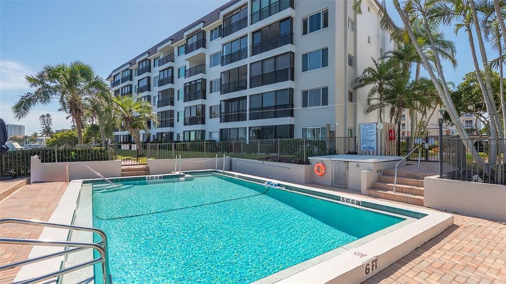 На продажу: $538,000 (2 спален, 2 ванн, 1233 Квадратных фут)