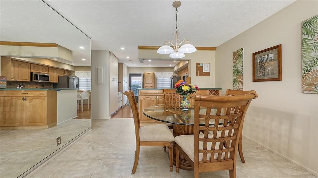 На продажу: $538,000 (2 спален, 2 ванн, 1233 Квадратных фут)