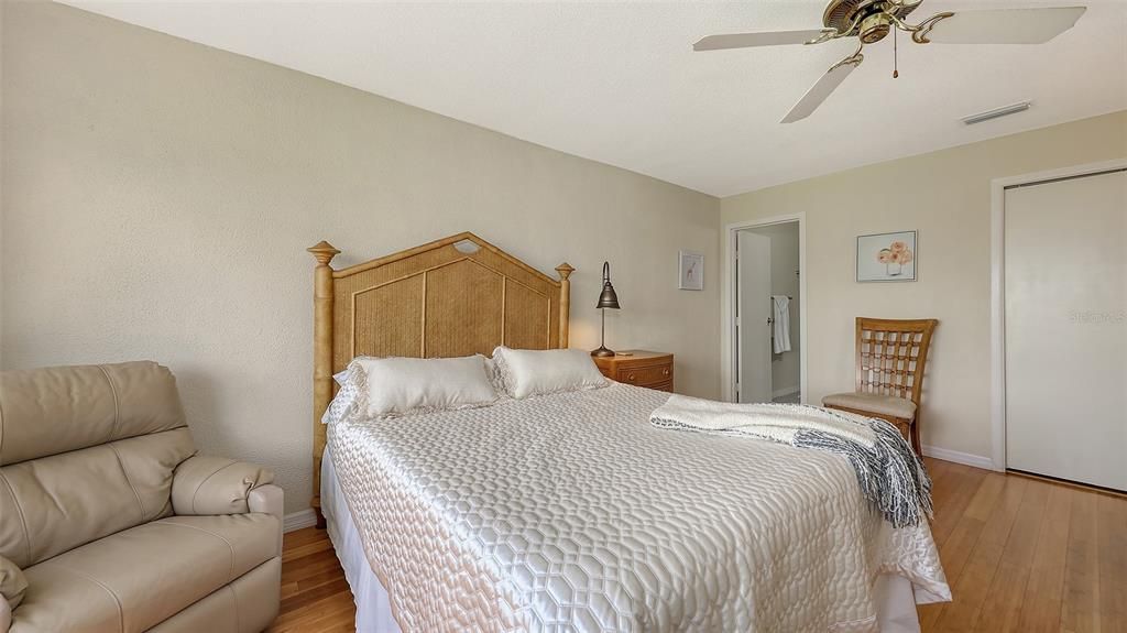 На продажу: $538,000 (2 спален, 2 ванн, 1233 Квадратных фут)