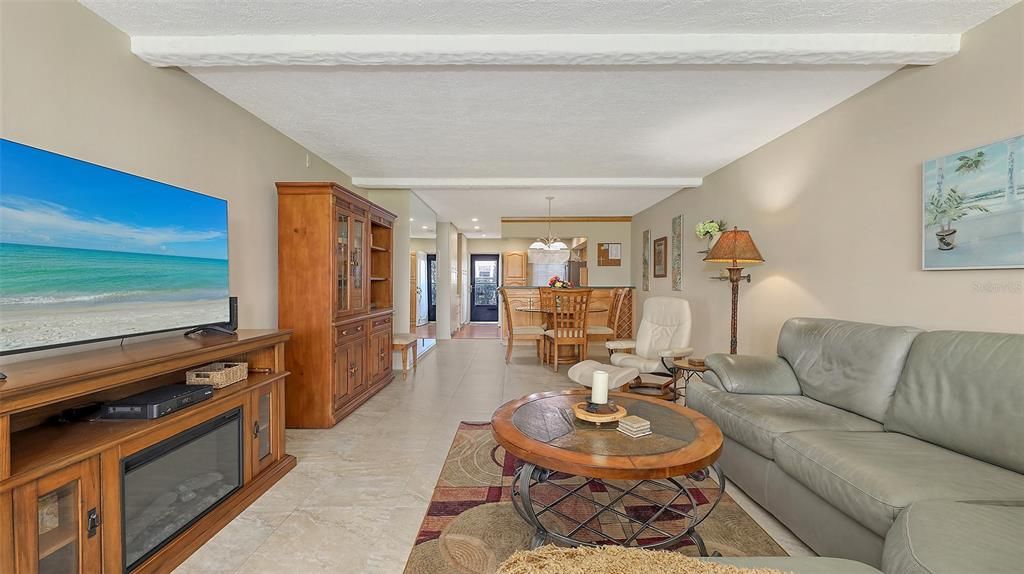 На продажу: $538,000 (2 спален, 2 ванн, 1233 Квадратных фут)